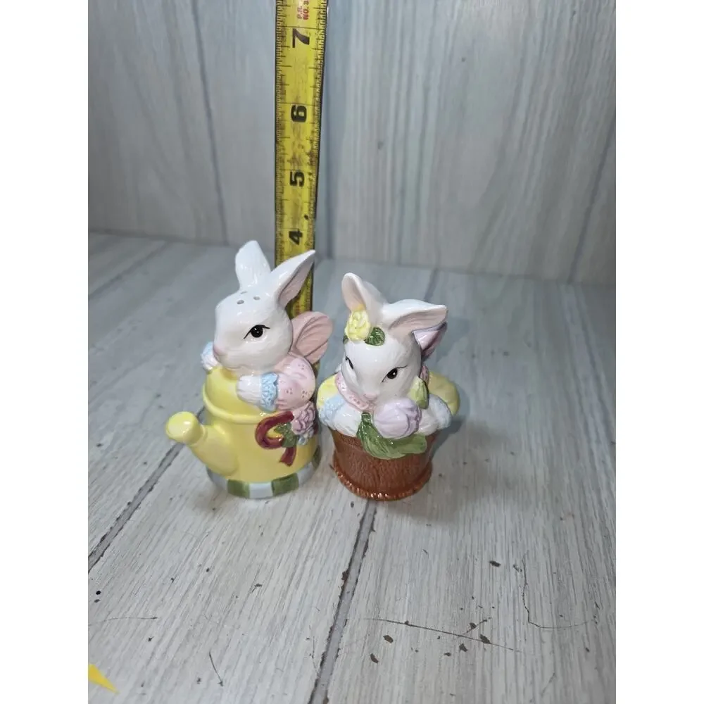 Vintage 1996 Jay Imports Spring Easter Bunny Salt & Pepper Shakers 4